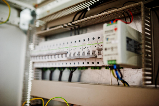 100 Amp vs 200 Amp Service: Choosing the Right Electrical Panel Upgrade in St Louis